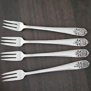 International Silver MELODY Silverplated Cocktail Forks (4)